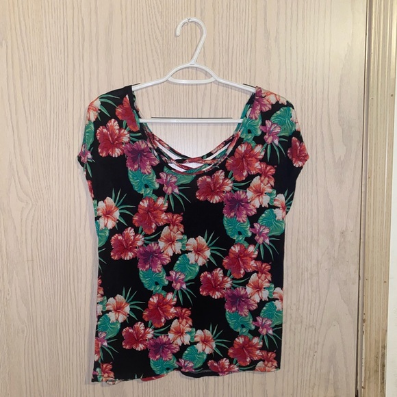 Cotton, pink, black, and green flowered women’s top with crossed backing. - Picture 1 of 2